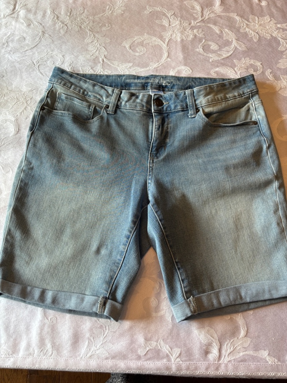 Denim Cuffed Shorts EUC